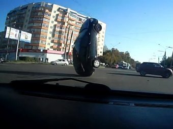 Во Владимире оборванный провод отправил Ford Focus в полет