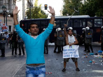 В Афинах мусульмане штурмовали посольство США: 40 задержанных