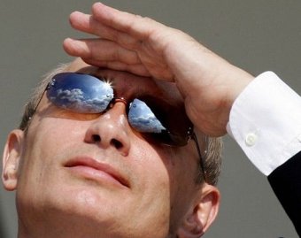 Эксперт: для того, чтобы журавли приняли Путина за своего, его оденут в белый халат и шлем с клювом