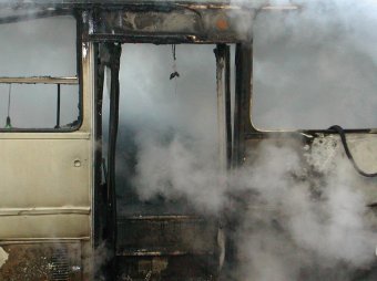 Возле Курского вокзала в Москве сгорел автобус, погибли двое