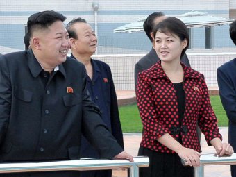 Жена Ким Чен Ына шокировала общественность своим нарядом
