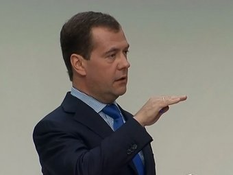 Медведев признался, что его "тошнит" от Pussy Riot