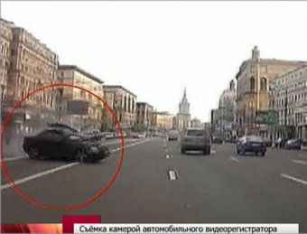 Выпив бутылку водки, девица разбила 6 машин в Москве на Кутузовском
