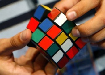 Россиянин стал чемпионом Европы по сборке кубика Рубика