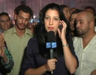 В Каире "озверевшая" толпа демонстрантов чуть не изнасиловала журналистку в прямом эфире