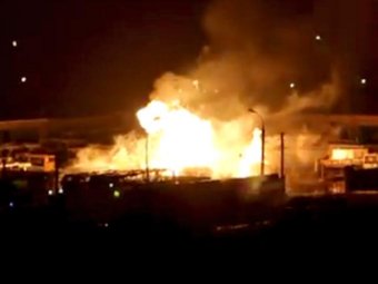 Крупный пожар в Твери: загорелись автобусы и взорвался грузовик с пропаном