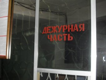 Во Владивостоке подростки под угрозой расправы сняли школьницу голой