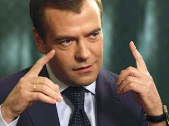 Медведев объяснил причины увольнения Сердюкова
