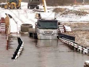 В Кировской области новый мост почти за 30 млн "штатно" утонул