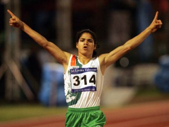 Индийскую бегунью-чемпионку признали мужчиной и обвинили в изнасиловании