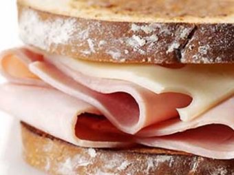 Ученые: бутерброд с ветчиной и сыром опасен для здоровья