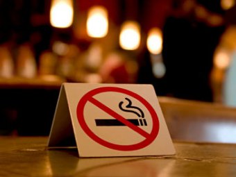 Названы места, в которых нельзя курить по новому закону