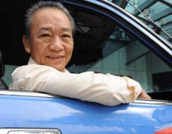 Таксист из Сингапура вернул туристам 1 млн долларов, забытых в его машине