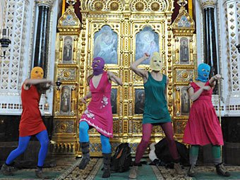 В России запретили ролики в панк-молебном Pussy Riot