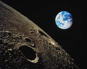 В разгар "холодной войны" США хотели взорвать Луну, чтобы запугать СССР