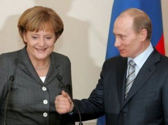 Путин рассказал Меркель об антисемитской акции участницы Pussy Riot в "Ашане"