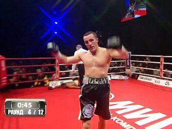 Денис Лебедев эффектным нокаутом защитил титул чемпиона WBA