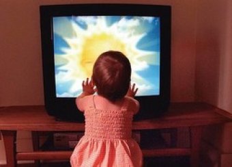 В Смоленской области двухлетнего ребенка насмерть придавило телевизором