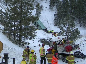 Автобус с туристами из Лас-Вегаса сорвался в ущелье: 9 погибших