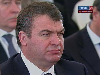 СМИ: Сердюков прилетел на допрос в СК из Франции и вел себя нагло