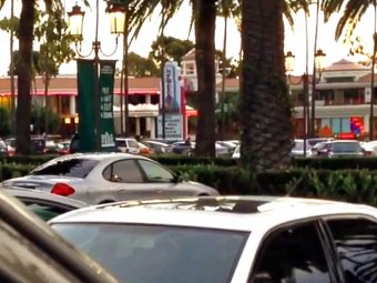 В Калифорнии мужчина открыл беспорядочную стрельбу у торгового центра
