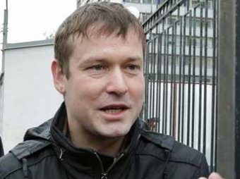 В зале суда оппозиционер Развозжаев указал на следователя, который якобы его пытал