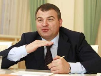 Сердюков явился на допрос в СКР - там сделали заявление