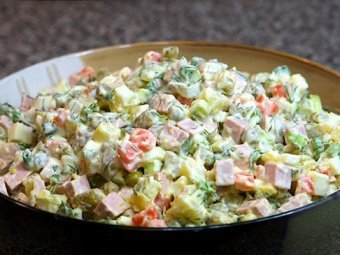 Названы пять самых вредных продуктов новогоднего стола