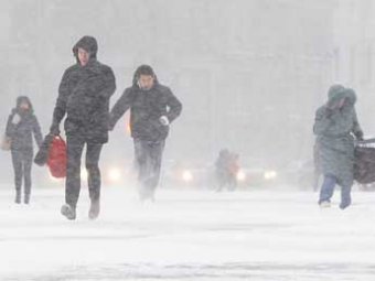 В Твери введен режим ЧС, губернатор призвал добровольцев на борьбу со снегом