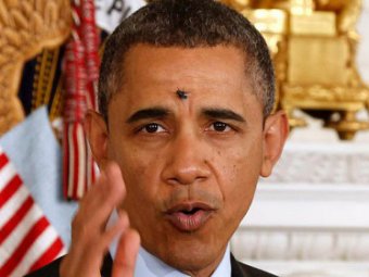 Барака Обаму снова атаковала муха перед камерами