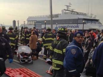 В Нью-Йорке паром врезался в пирс: 85 человек пострадали