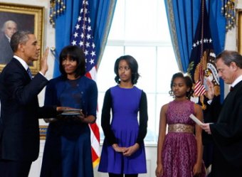 Дочь Обамы о присяге отца в кругу семьи: "Прекрасная работа, папочка!"