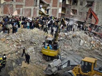 В Египте рухнул восьмиэтажный дом: 28 погибших, еще около 20 пропали без вести
