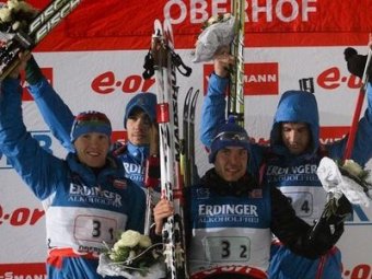 Российские биатлонисты выиграли мужскую эстафету в Оберхофе