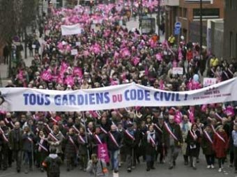 В Париже на марш против "брака для всех" вышли до 800 тысяч человек