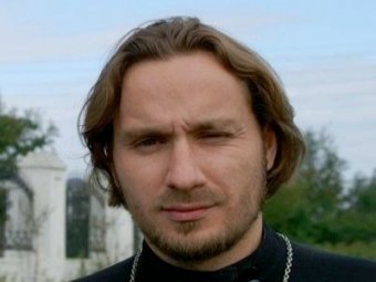 Заступившегося за Pussy Riot священника отстранили от богослужений на пять лет