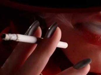 Госдума готова запретить перекуры на работе и курение на экране