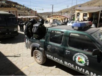 В Боливии депутат изнасиловал женщину прямо в зале для заседаний