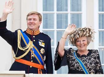 Королева Нидерландов добровольно отреклась от престола