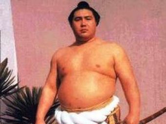 Умер самый титулованный сумоист в мире