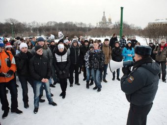 Питерская полиция пресекла игру в снежки