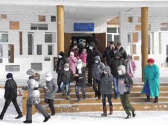 Учеников четырех школ в Москве эвакуировали из-за угрозы взрыва