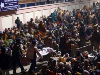 Во время праздника омовения в Индии в давке погибли 36 человек