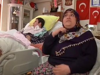 Турчанка взяла на воспитание парализованного российского туриста