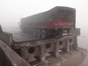 В Китае взорвался грузовик с петардами: 26 погибших