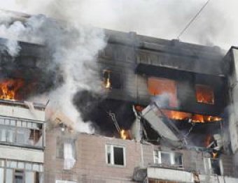 Взрыв и обрушение в многоэтажке Петербурга: один человек погиб