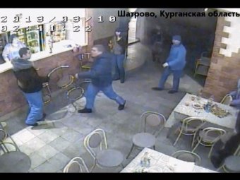 Беспредел в селе Шатрово: банда громил молча избивают всех подряд