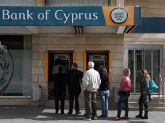 Кипрские банки начинают работу: спецсамолетами на Кипр привезли 5 млрд евро