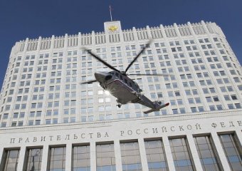 Медведев впервые улетел домой с работы на вертолете