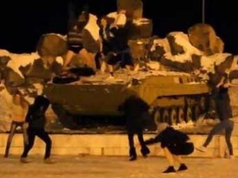 Скандал: на Урале молодежь устроила танцы в стиле Harlem Shake на мемориале